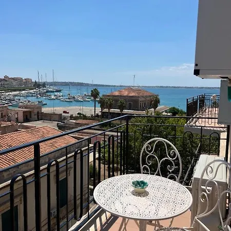 Allen Apartment Syrakus